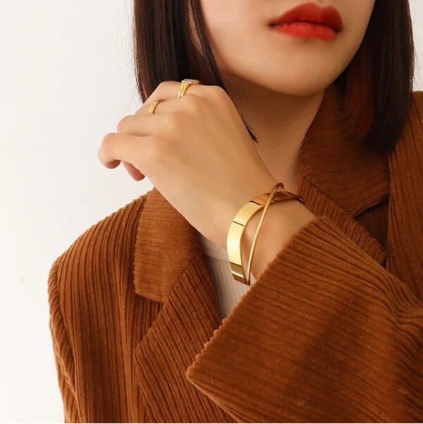 Minimalist X-Shaped Bangle – 18K Gold Plated Stainless Steel - Image 3