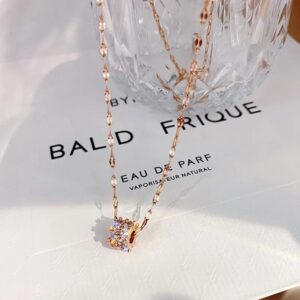 Elegant Cylinder Pendant Necklace With Diamons