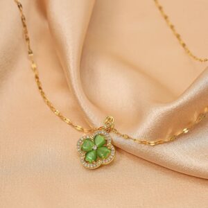 Radiant Clover Pendant Necklace – A Touch of Meaningful Elegance