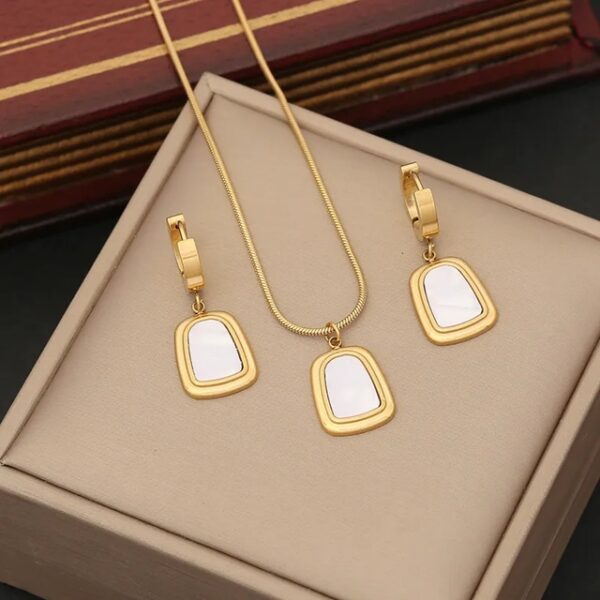 Minimalist Gold-Plated Jewelry Set with Turquoise – Earrings & Necklace