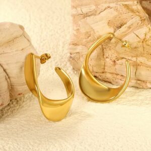 Simple C-Shape 18K Gold-Plated Stud Earrings – Everyday Elegance